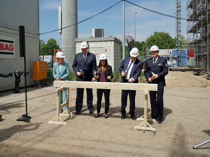 Richtfest für das neue Gebäude der Polizeiinspektion am Flughafen Berlin Brandenburg